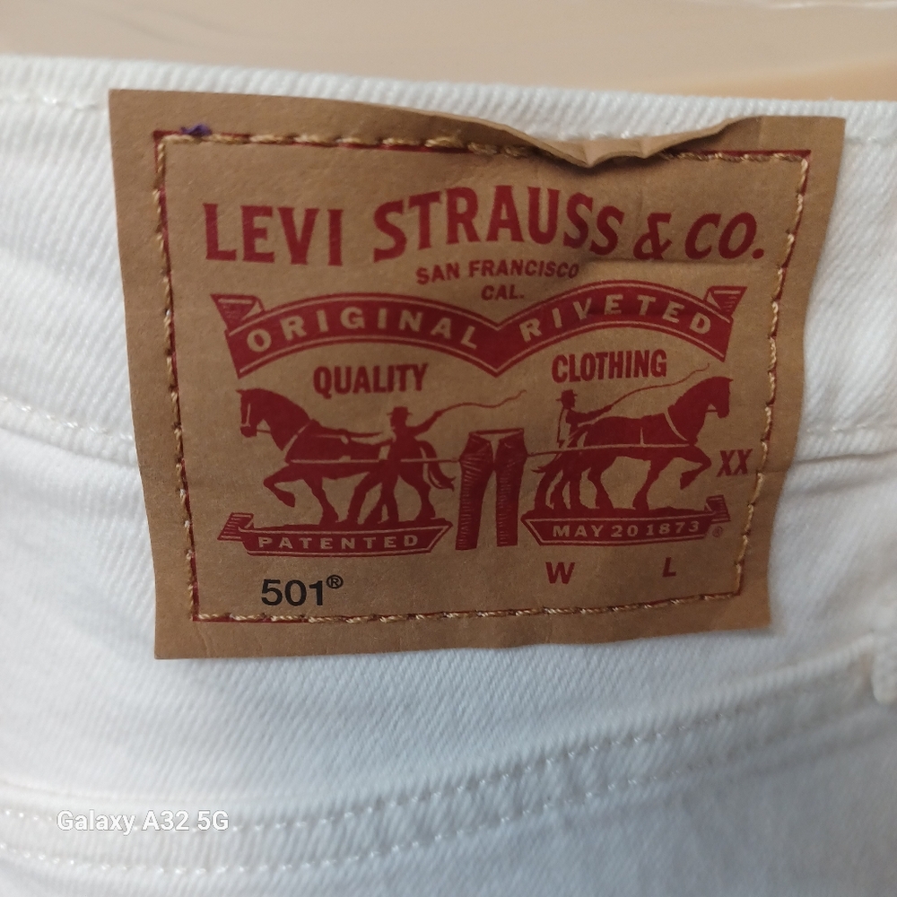 Levi's White Jean Shorts for Women Size W31 - Picture 2 of 14
